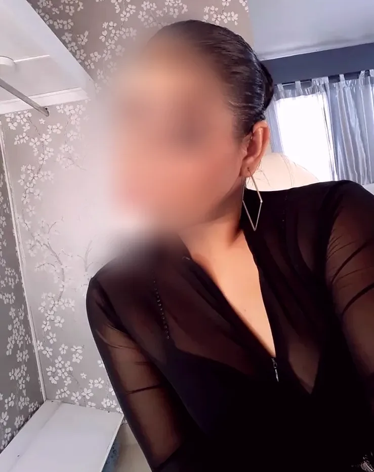 Hayley, 35