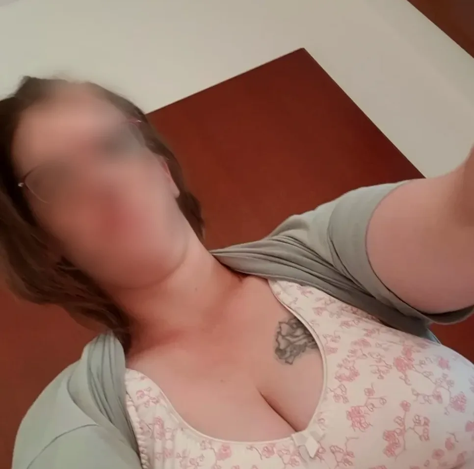 Lara, 35