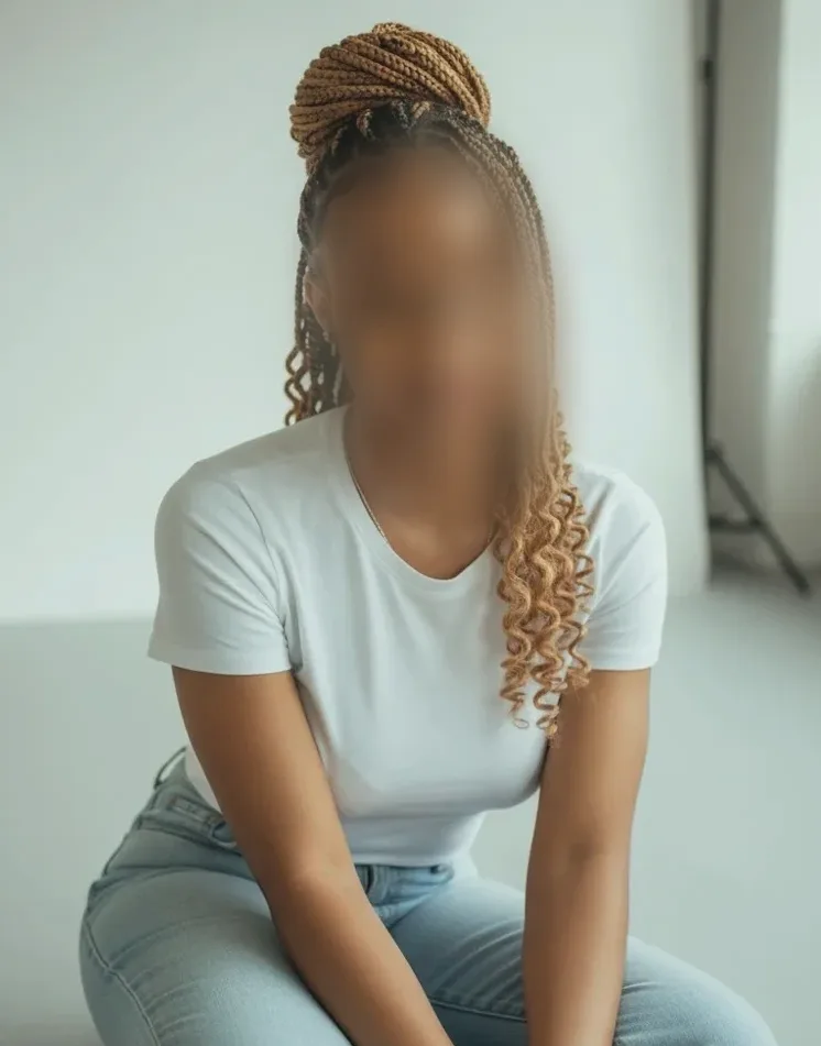 Lauren, 28