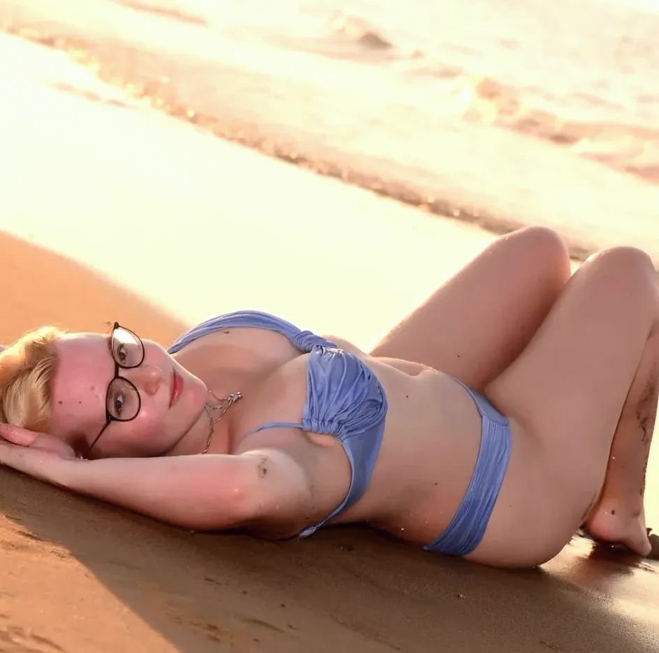 Leyla, 25